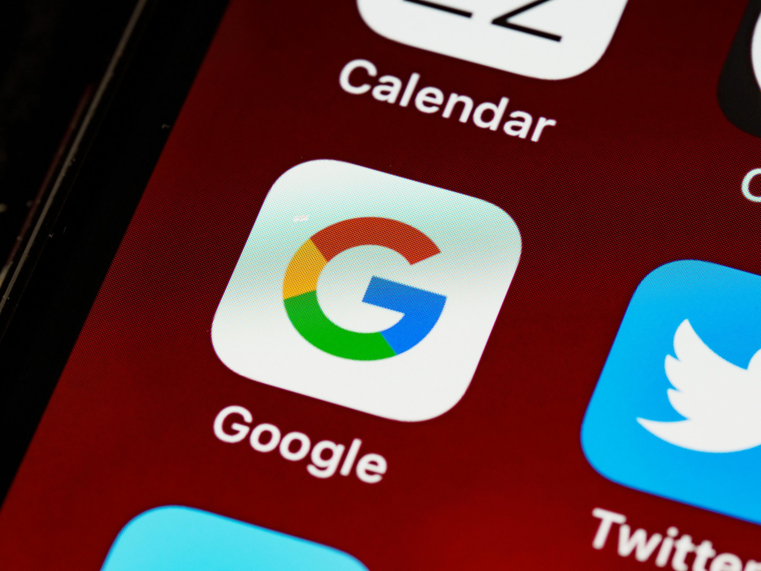 Google App icon on iphone where businesses are treying to rank for E-E-A-T SEO using hybrid SEO, AI-driven SEO, and optimizing for AI